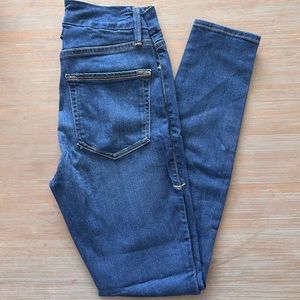 Good American good waist skinny jeans. Size 0/25. Never worn. Have stretch.